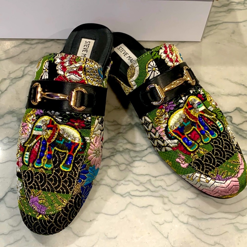 Steve Madden size 9 slip on elephant design shoes